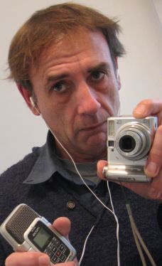 Rainer Linz, self portrait with technology